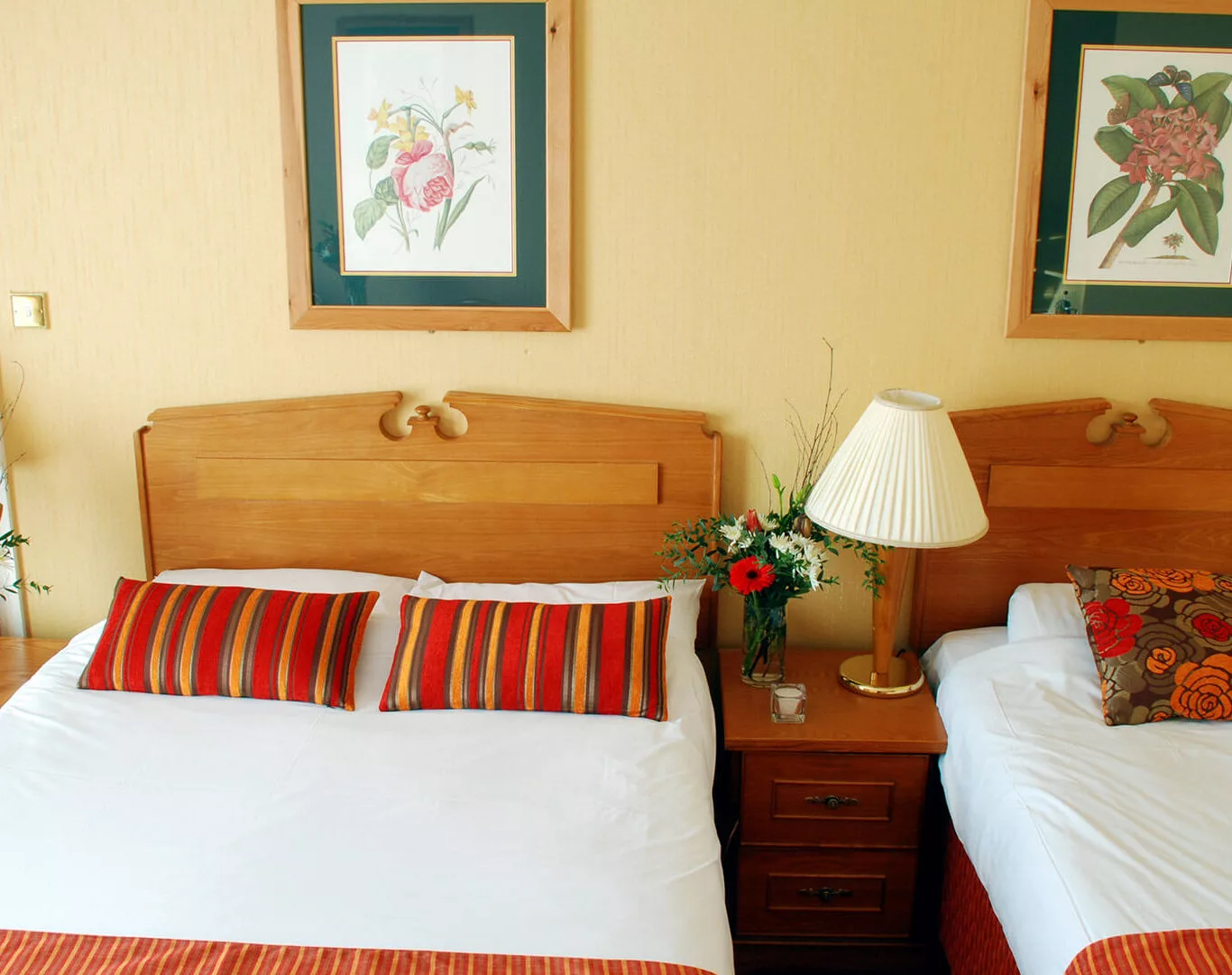 clonakilty-park-hotel-bedroom-1-1366×768-fp_mm-fpoff_0_0